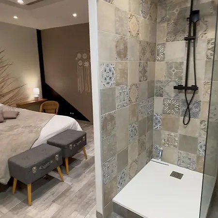Casa vacanze Entre La Et Le Avec Piscine Et Jacuzzi *